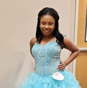 Meet your Posher, Zalana